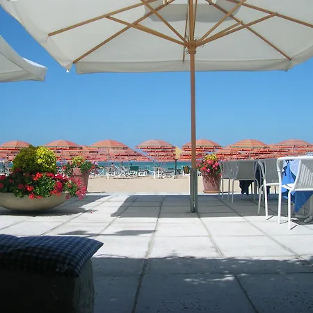 Punta De L'est 3*