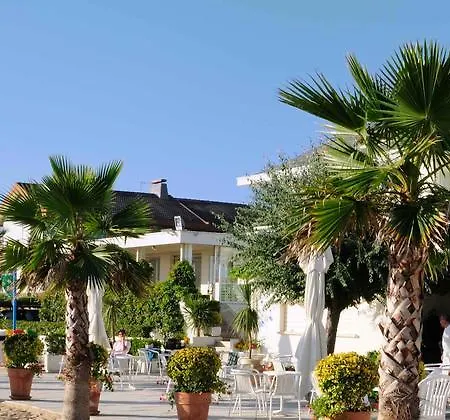 Punta De L'est Hotel 3*