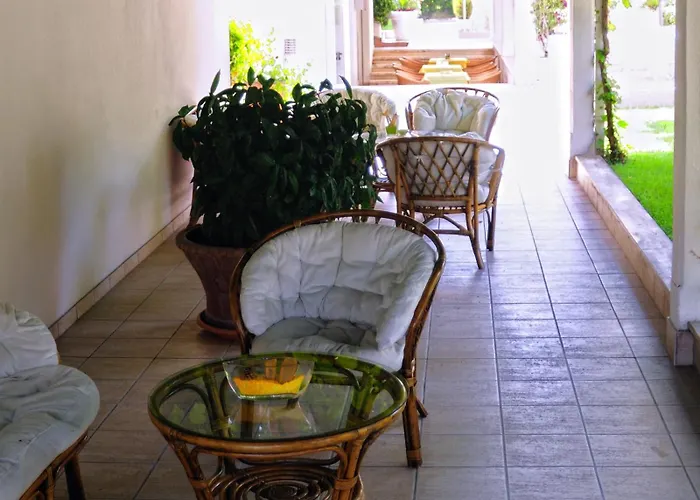 Hotel Punta De L'est 3*