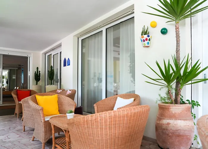 Hotel Punta De L'est 3*