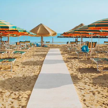 Ξενοδοχείο Punta De L'est 3*