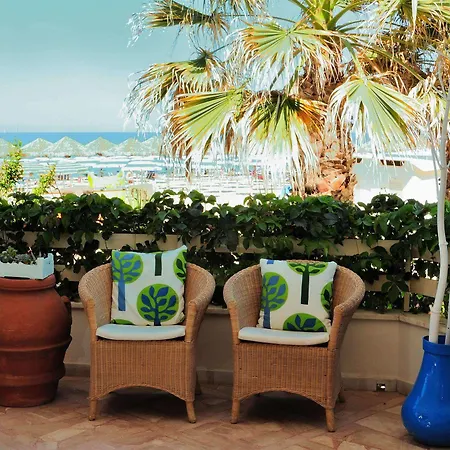 Punta De L'est Hotel 3*