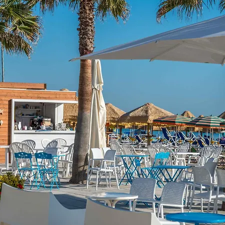 Ξενοδοχείο Punta De L'est 3*