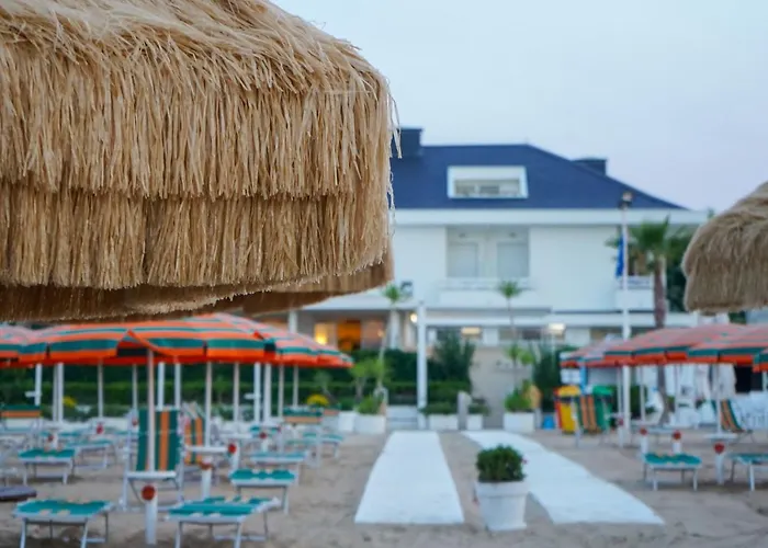 Hotel Punta De L'est 3*